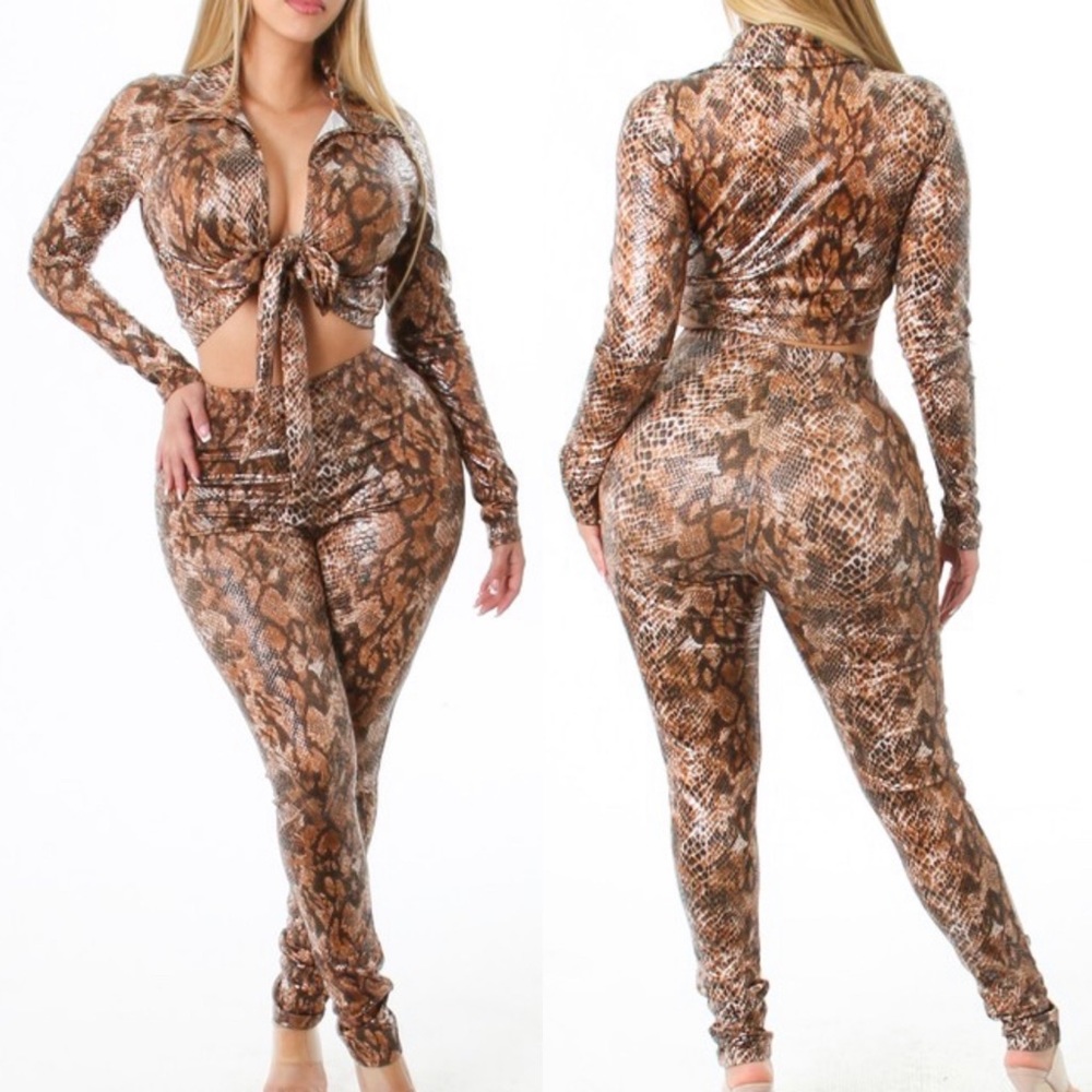 Two piece set crop top and leggings